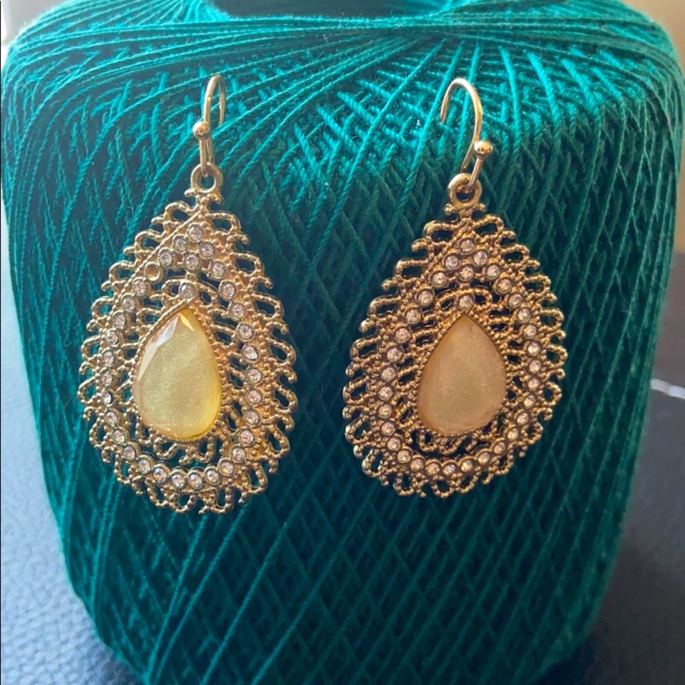 Cute gold earrings!